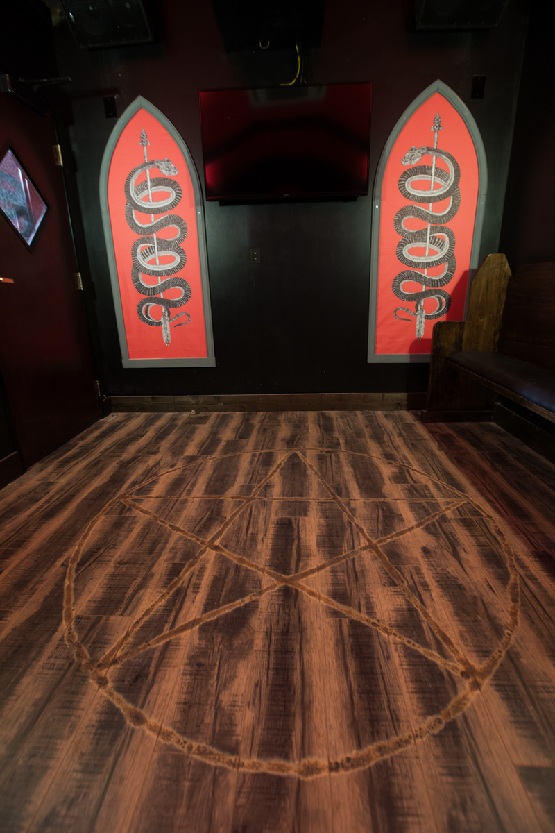 Illustration for article titled This Is The Greatest Karaoke Bar In The World. The End.